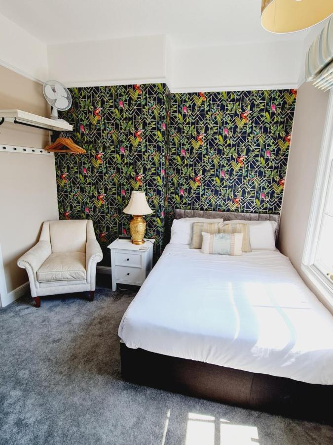 Beaufort Lodge - Central Location & Free Parking Taunton Exterior photo