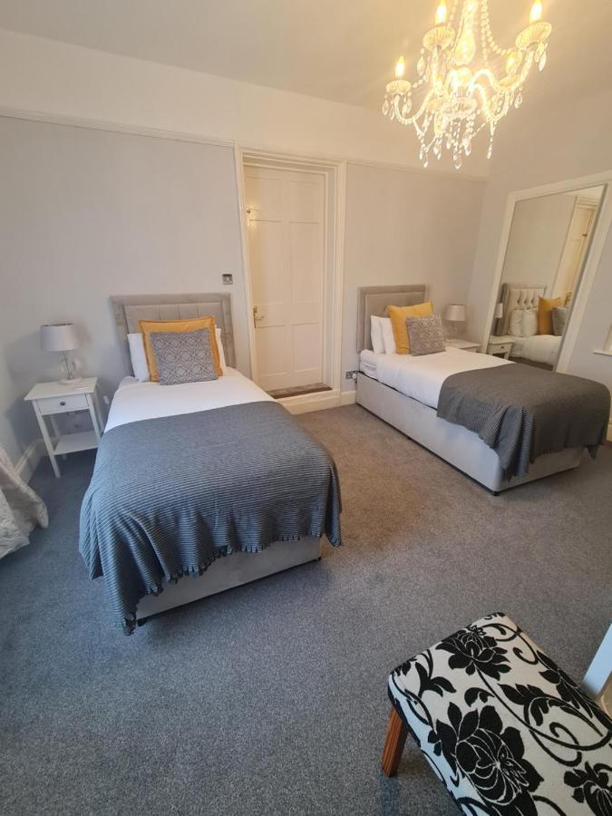 Beaufort Lodge - Central Location & Free Parking Taunton Exterior photo