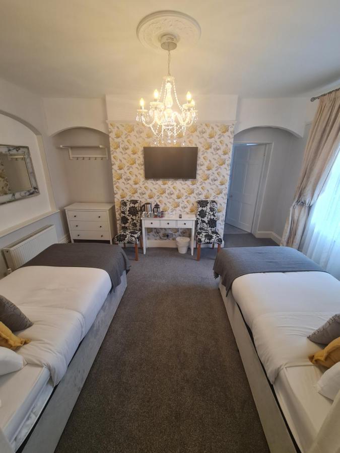 Beaufort Lodge - Central Location & Free Parking Taunton Exterior photo