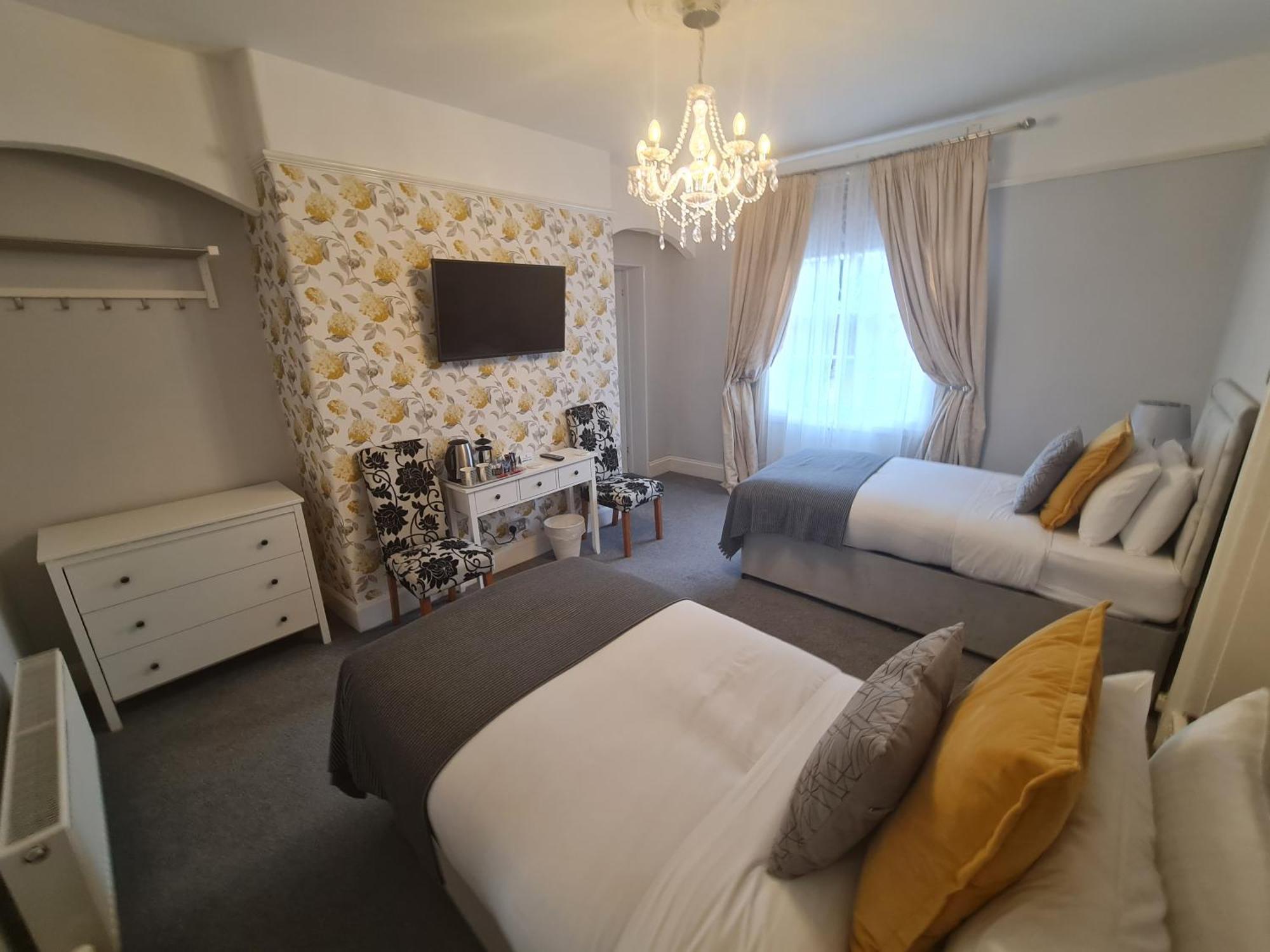 Beaufort Lodge - Central Location & Free Parking Taunton Exterior photo