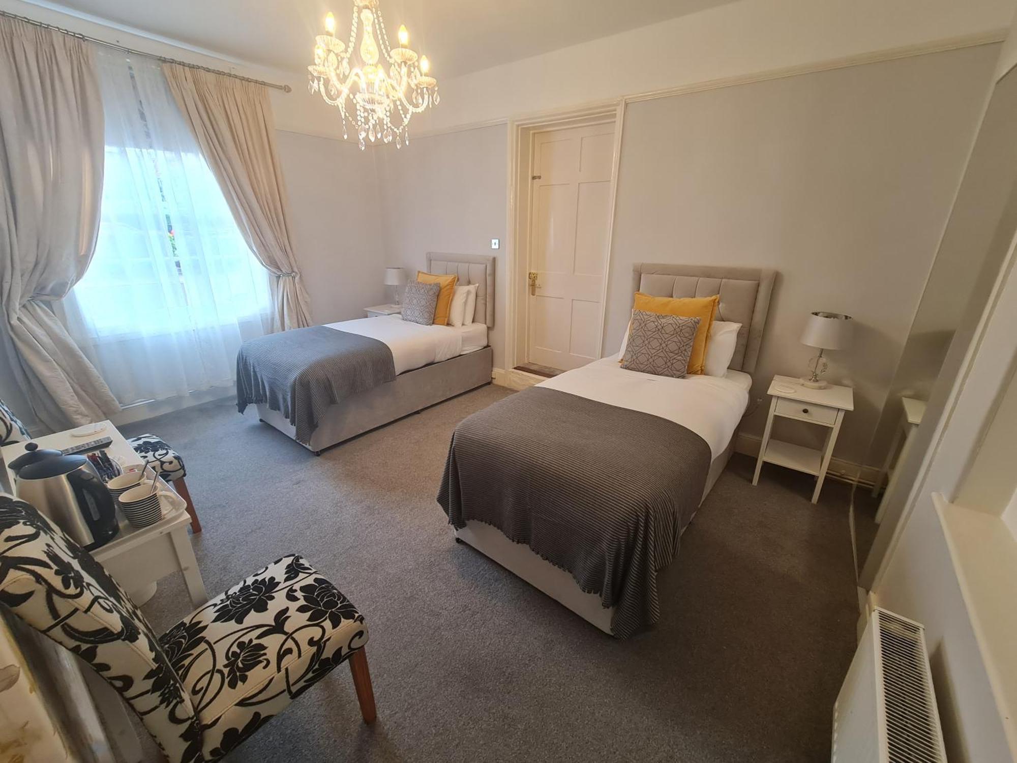 Beaufort Lodge - Central Location & Free Parking Taunton Exterior photo